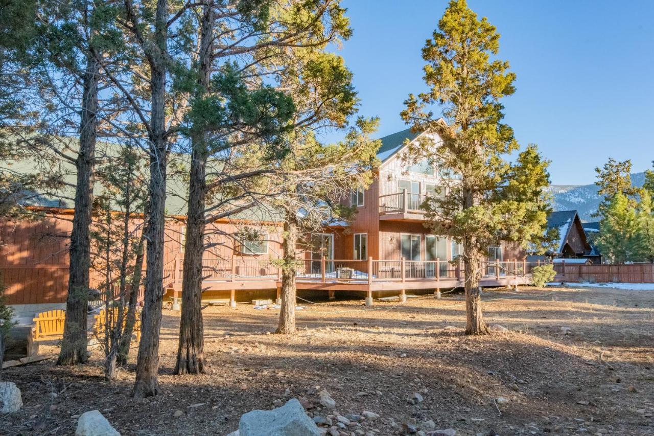 Meadowbrook Estates Ranch - Great Location, Great Lodge, Great Experience! Hot Tub And More! Big Bear City Exterior foto